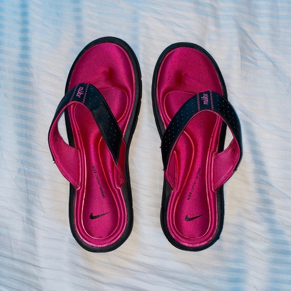 nike comfort flip flops size 8